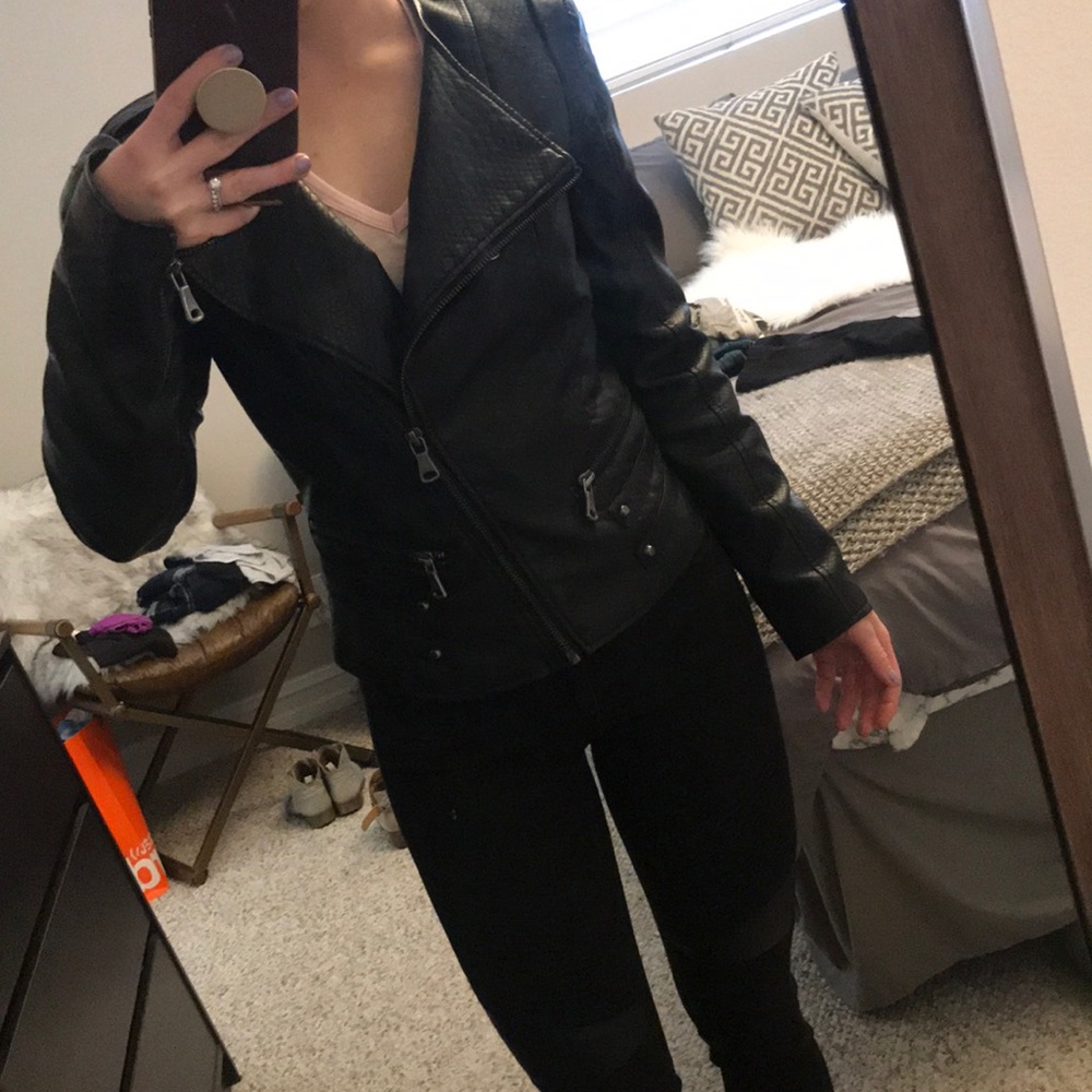 Guess leather bomber jacket - Picture 3 of 8